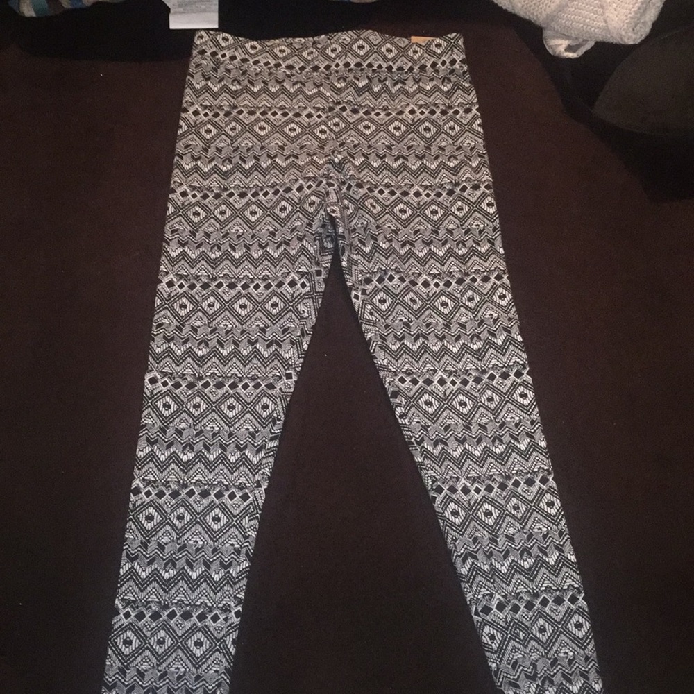 Black and White Aztec Leggings American Eagle M